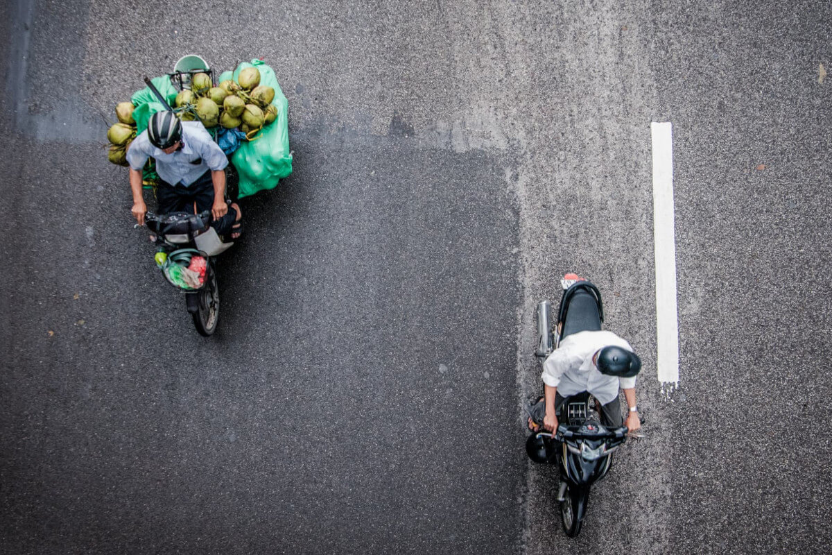 白線とマンホール回避の物理学